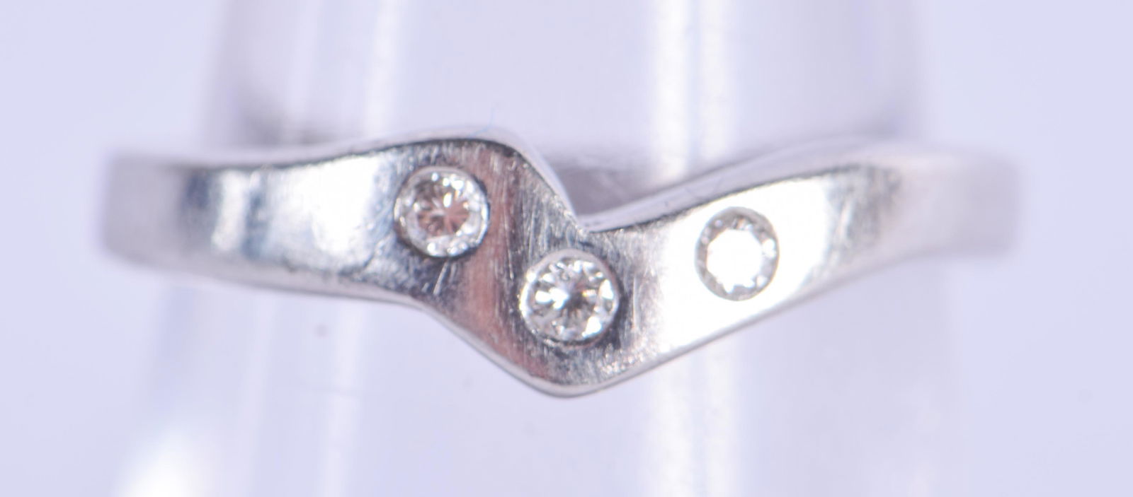 A PLATINUM AND DIAMOND TWIST RING. 4.3 grams. K. (1 of 3)