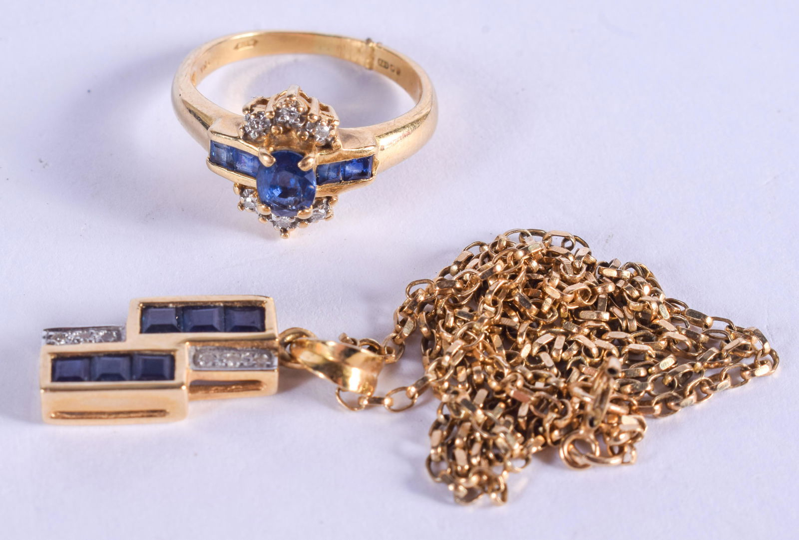 A STYLISH 18CT GOLD SAPPHIRE AND DIAMOND NECKLACE with (1 of 6)