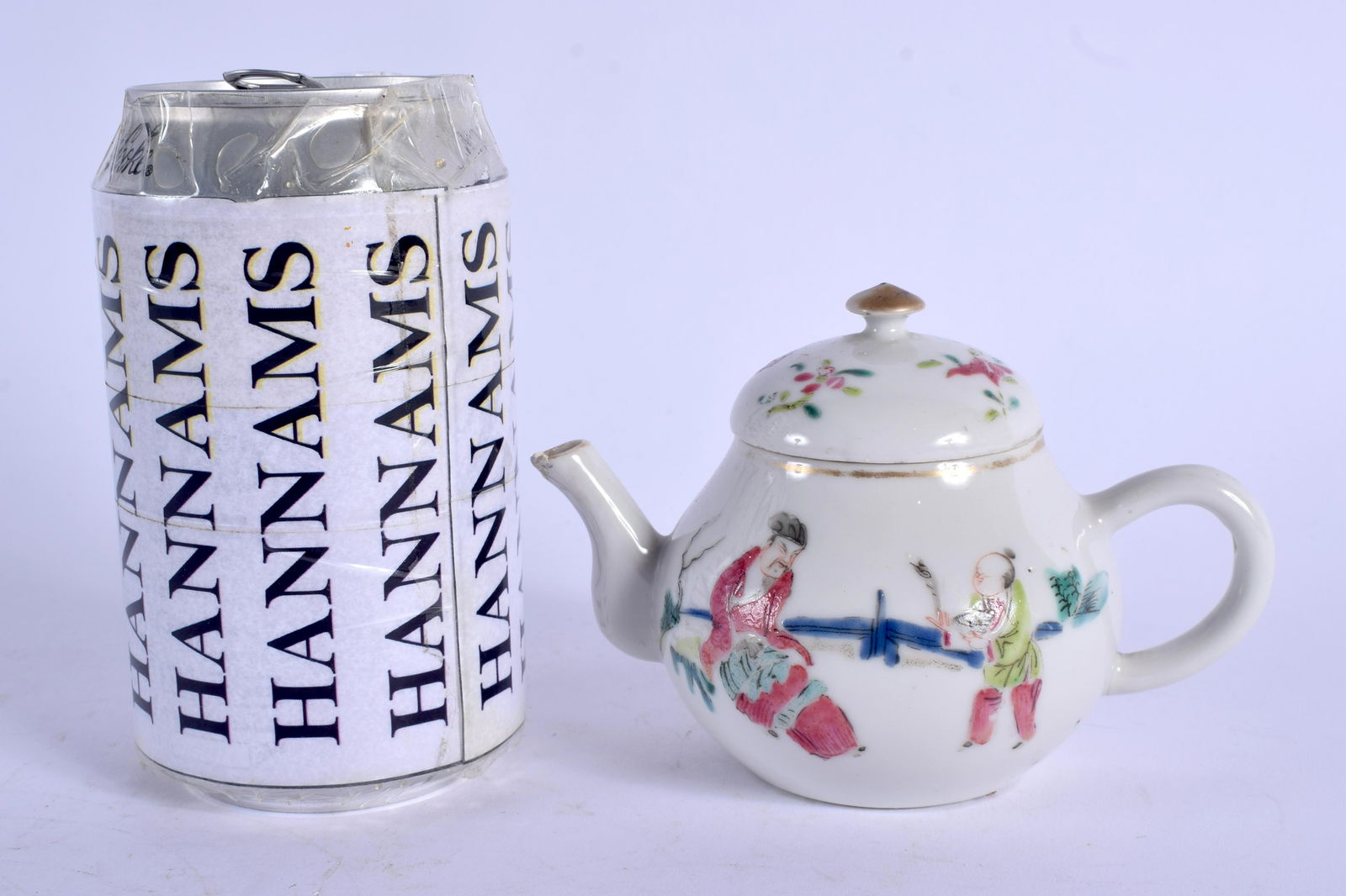 A SMALL 18TH CENTURY CHINESE EXPORT FAMILLE ROSE TEAPOT (1 of 5)
