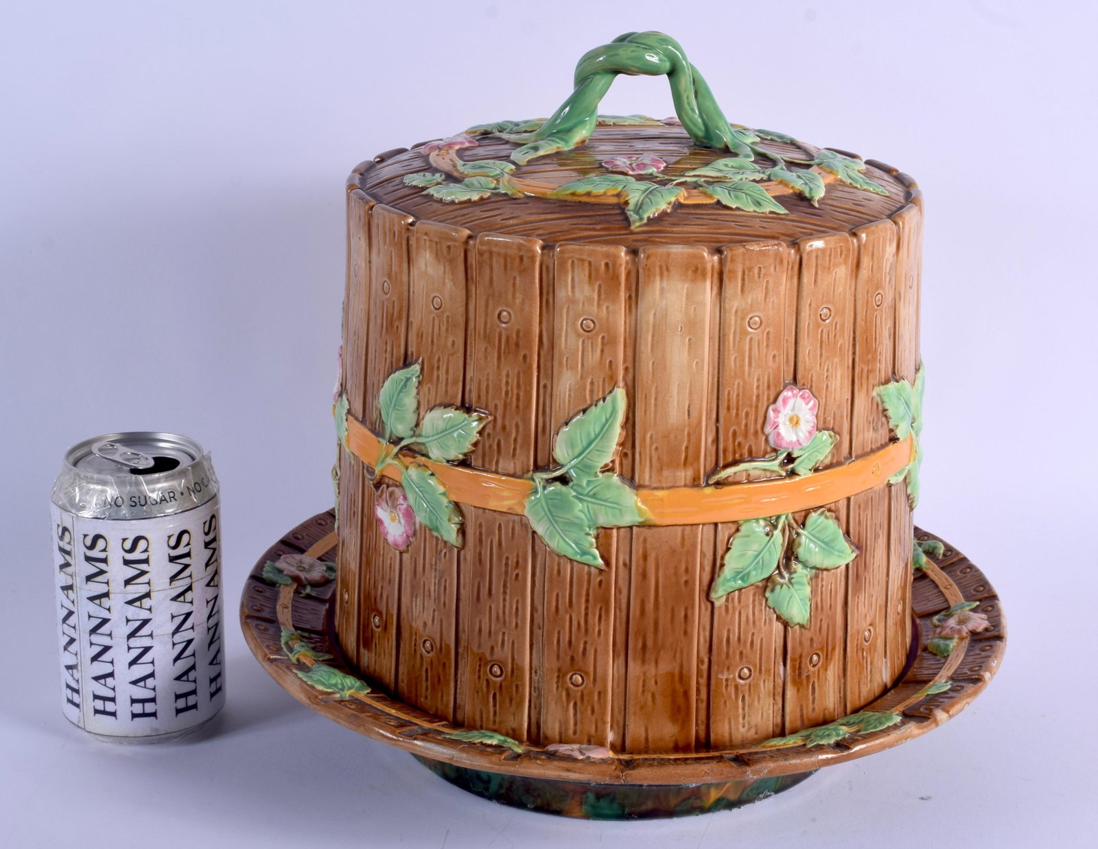 A LARGE 19TH CENTURY GEORGE JONES MAJOLICA CHEESE DISH: A LARGE 19TH CENTURY GEORGE JONES MAJOLICA CHEESE DISH AND COVER decorated with vines. 30 cm x 20 cm.