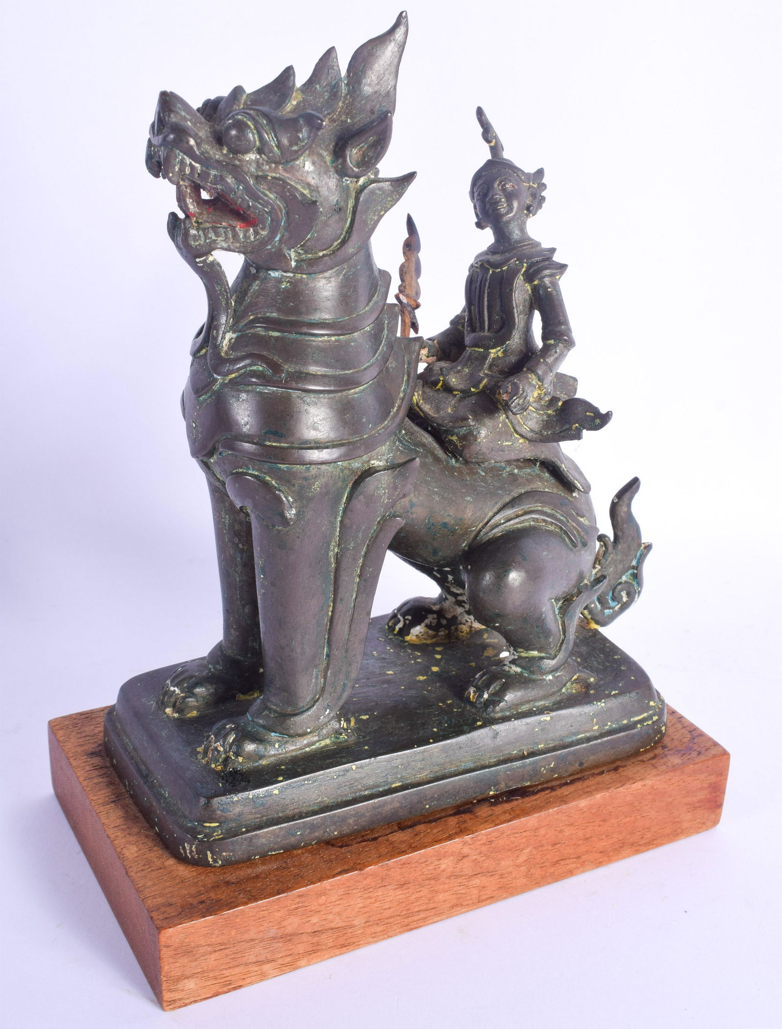A 19TH CENTURY INDIAN ASIAN HINDU BRONZE BUDDHISTIC (1 of 2)