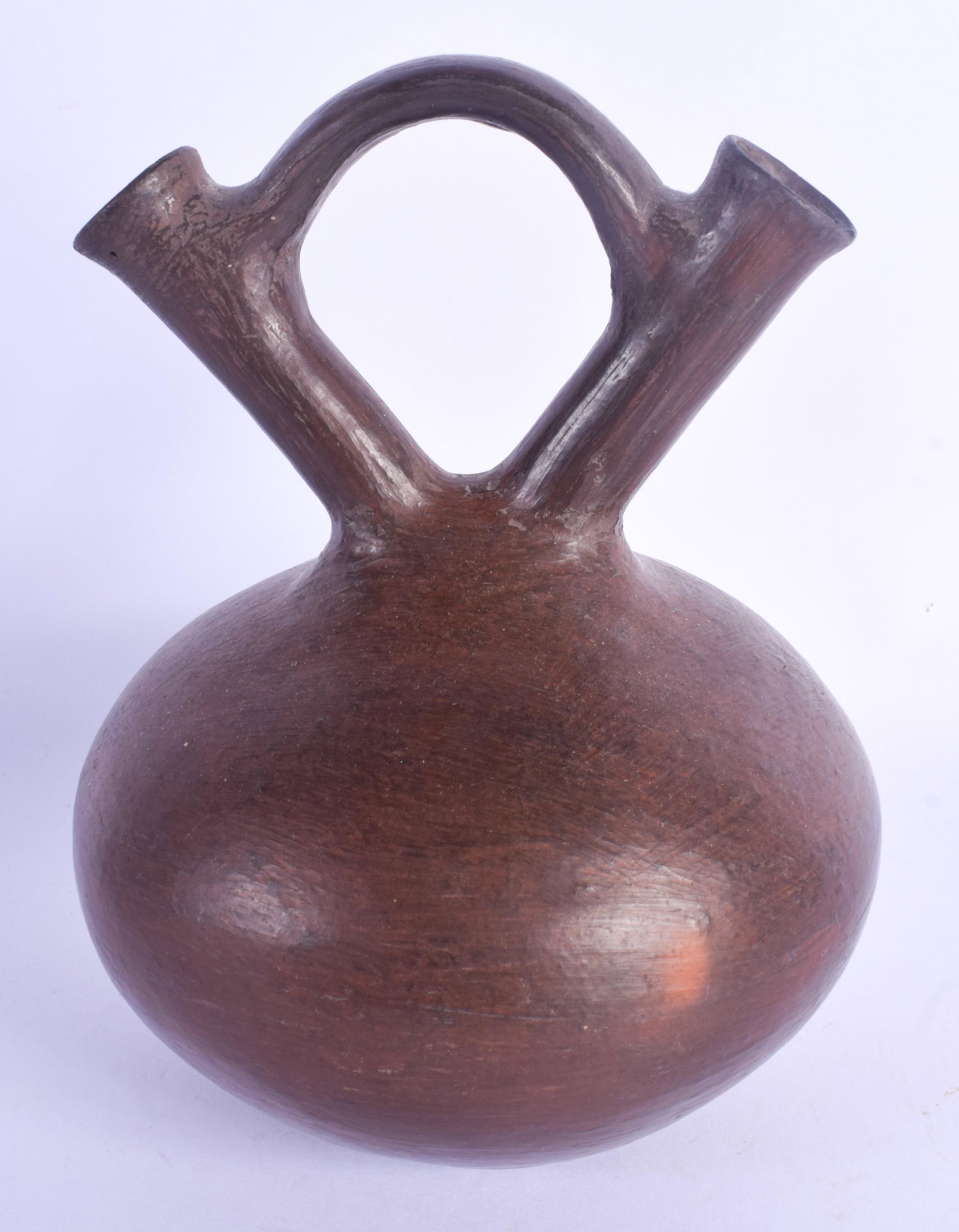 A SOUTH AMERICAN TWIN SPOUT POTTERY VESSEL. 20 cm x 13: A SOUTH AMERICAN TWIN SPOUT POTTERY VESSEL. 20 cm x 13 cm.