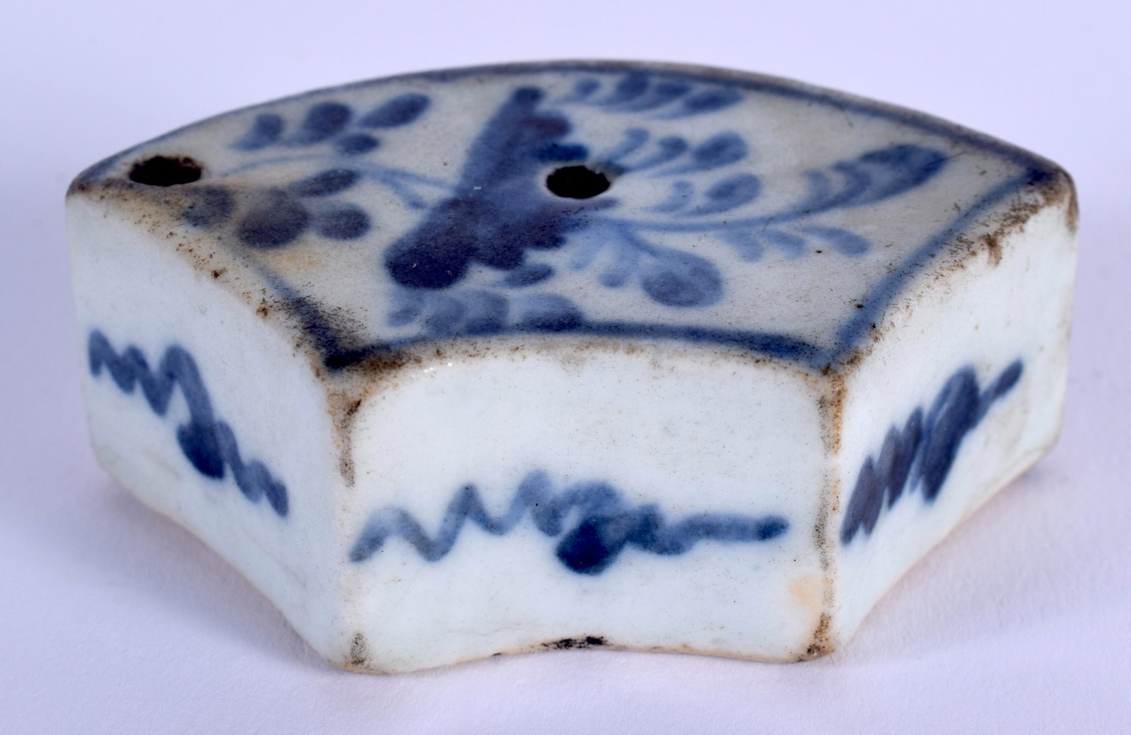 AN 18TH CENTURY CHINESE KOREAN BLUE AND WHITE WATER: AN 18TH CENTURY CHINESE KOREAN BLUE AND WHITE WATER DROPPER painted with floral sprays. 5.5 cm x 4 cm.