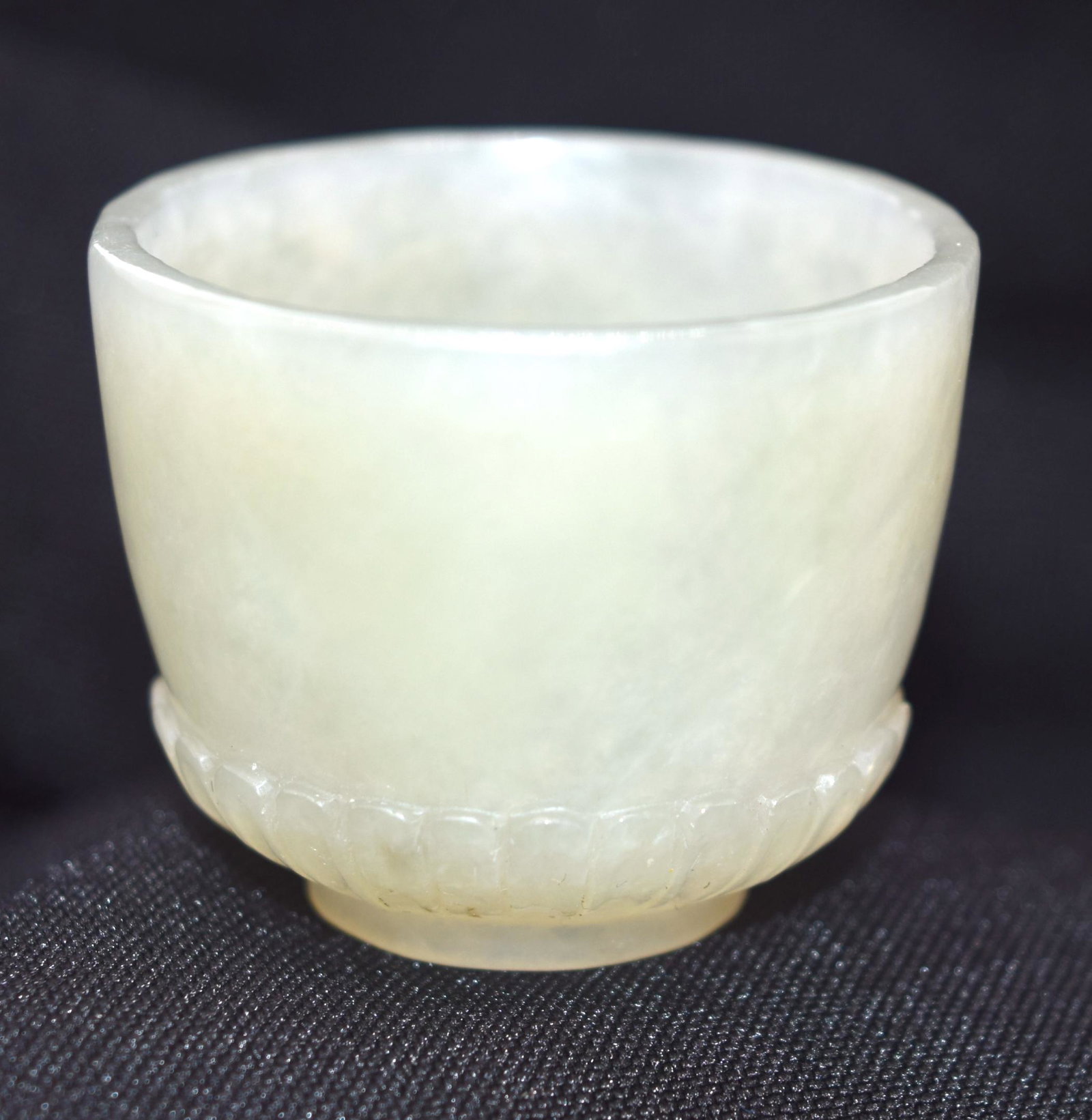 A carved jade cup 4 x 3 cm.: A carved jade cup 4 x 3 cm.