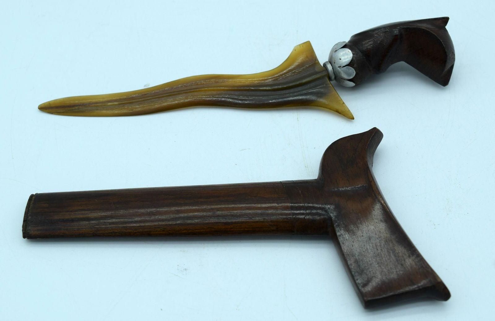 A small horn handled Kris dagger with a wooden handle (1 of 2)