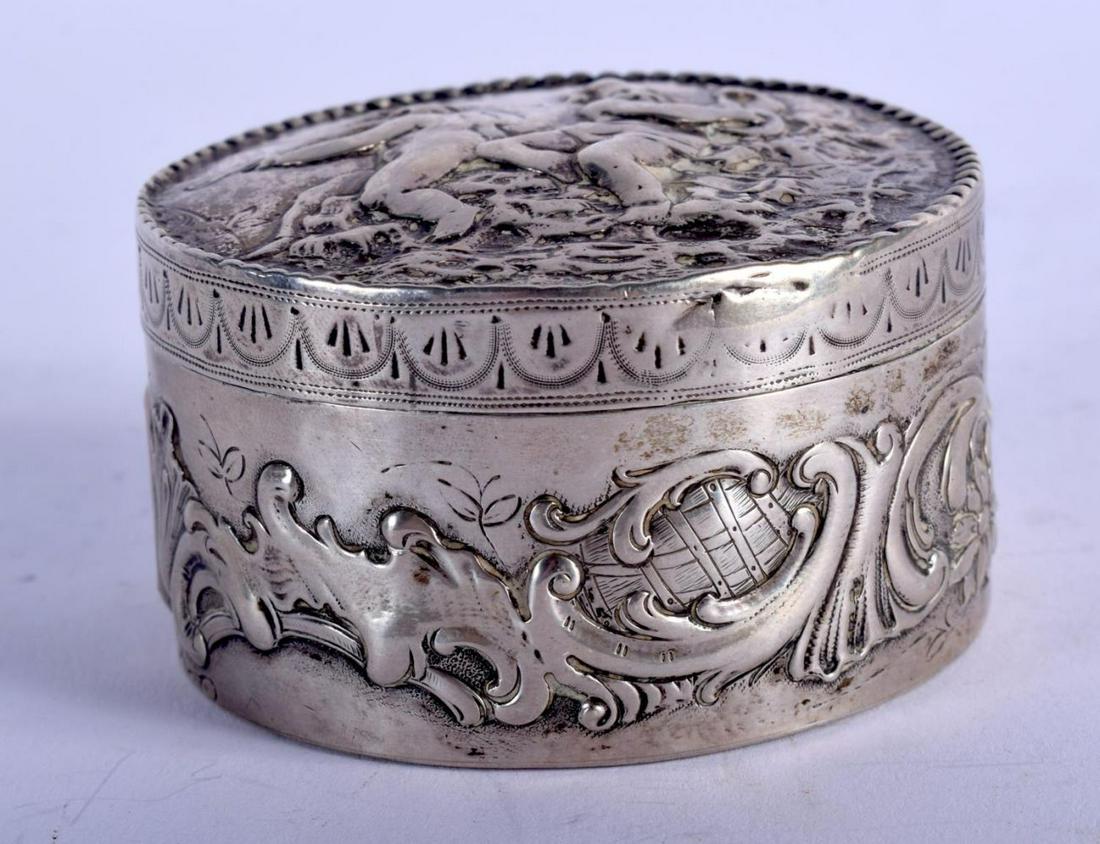 AN ANTIQUE SILVER BOX AND COVER. 70 grams. 6 cm x 3.5: AN ANTIQUE SILVER BOX AND COVER. 70 grams. 6 cm x 3.5 cm.