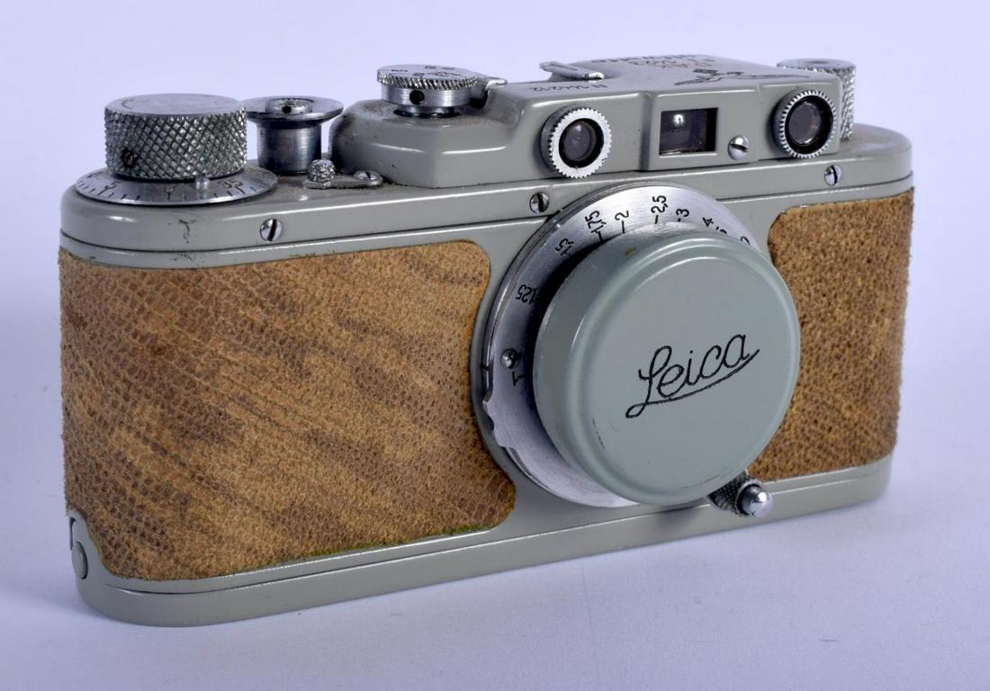 AN UNUSUAL LEICA LUFTWAFFE STYLE DAK FI 1423 CAMERA. (1 of 5)