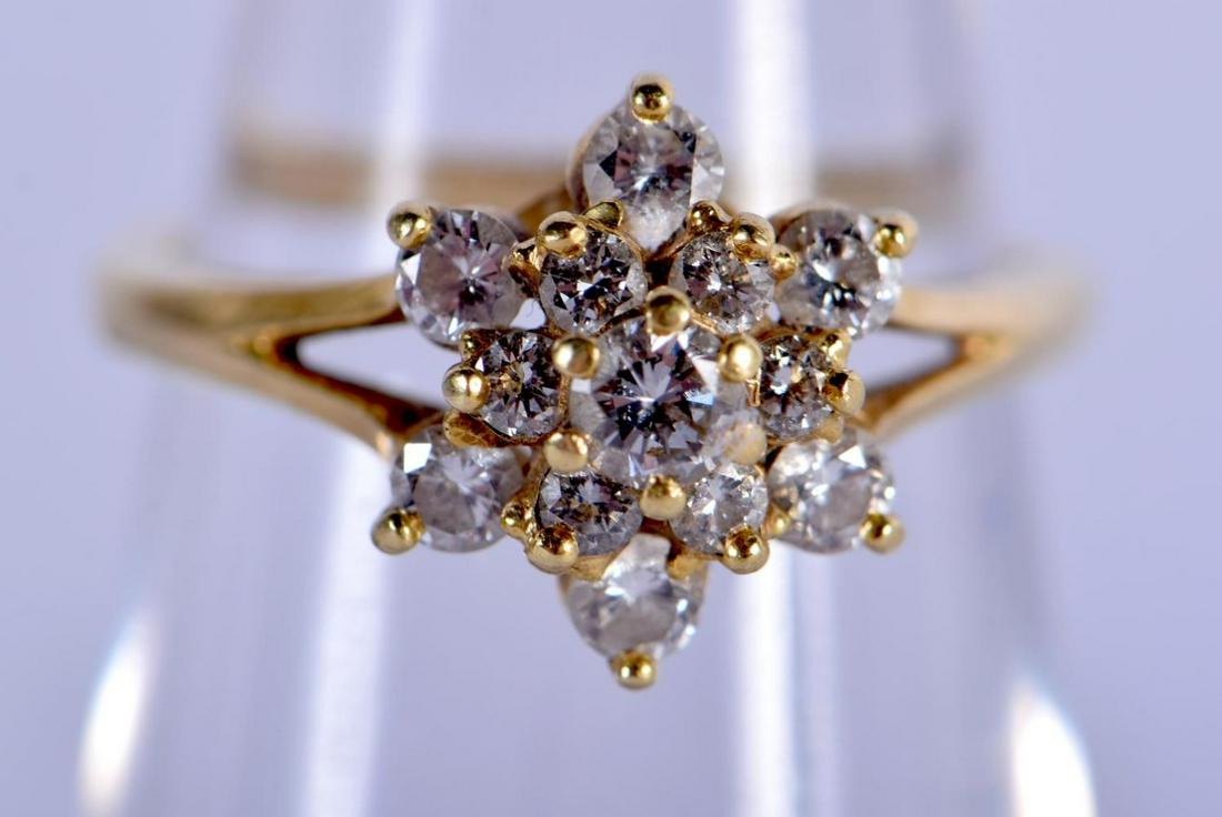 AN 18CT GOLD AND DIAMOND DAISY CLUSTER RING. 3 grams. (1 of 3)