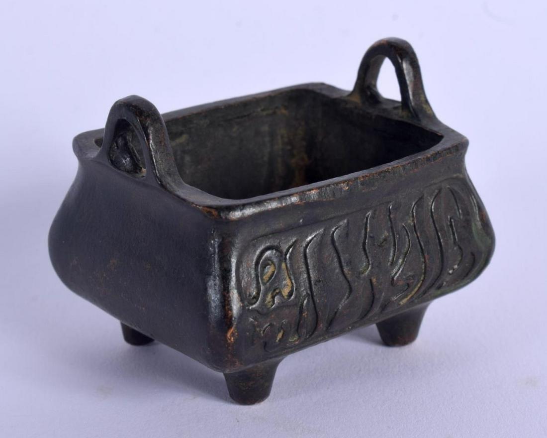 A CHINESE TWIN HANDLED BRONZE CENSER 20th Century. 5 cm: A CHINESE TWIN HANDLED BRONZE CENSER 20th Century. 5 cm x 4 cm.