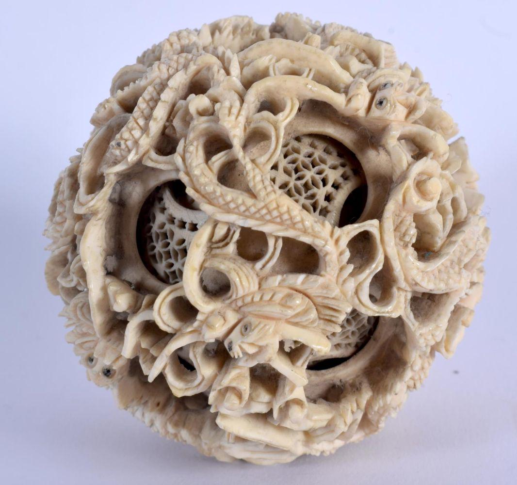A 19TH CENTURY CHINESE CANTON CARVED BONE PUZZLE Qing.: A 19TH CENTURY CHINESE CANTON CARVED BONE PUZZLE Qing. 6.5 cm wide.