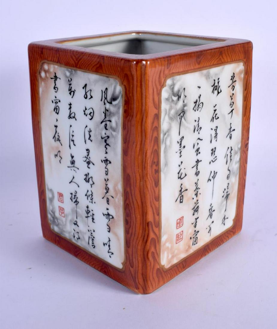 AN EARLY 20TH CENTURY CHINESE IMITATION AGATE PORCELAIN: AN EARLY 20TH CENTURY CHINESE IMITATION AGATE PORCELAIN BRUSH POT Late Qing/Republic, painted with calligraphy. 16 cm x 11 cm.