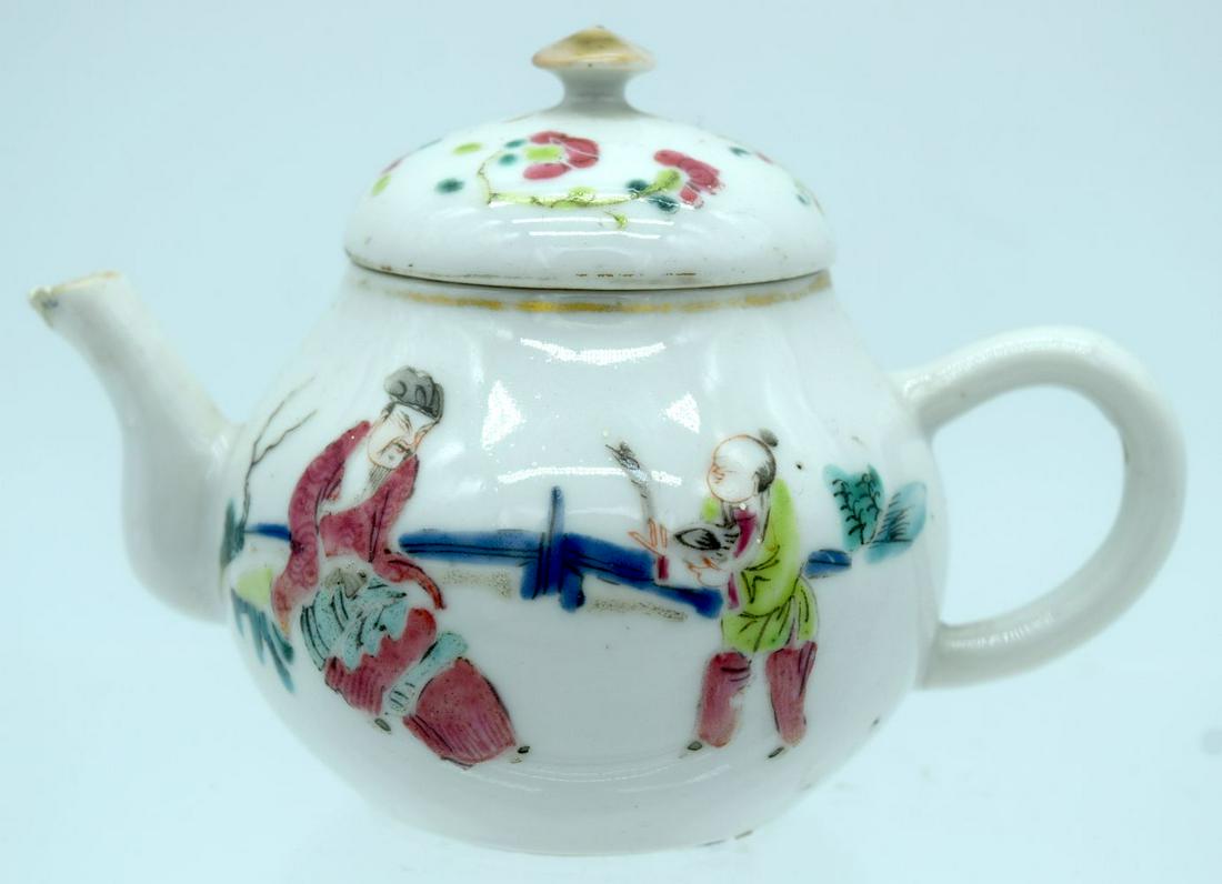 A SMALL 18TH CENTURY CHINESE EXPORT FAMILLE ROSE TEAPOT (1 of 6)