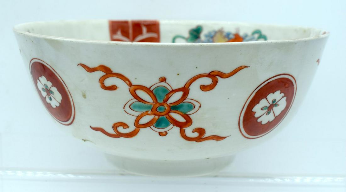 A 19TH CENTURY JAPANESE MEIJI PERIOD IMARI PORCELAIN: A 19TH CENTURY JAPANESE MEIJI PERIOD IMARI PORCELAIN BOWL painted with birds and landscapes. 21 cm diameter.