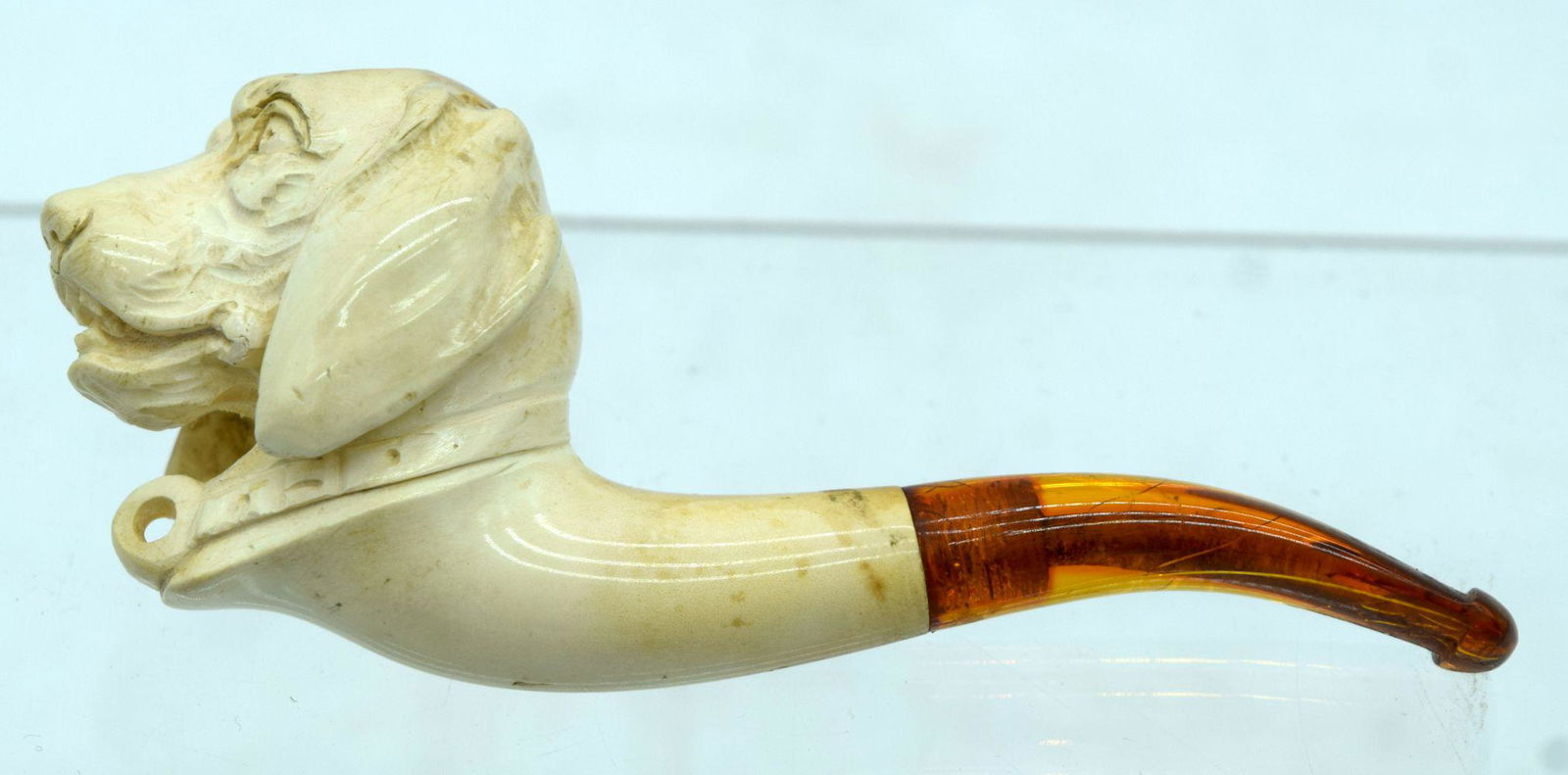 AN ANTIQUE MEERSCHAUM AND AMBER DOG PIPE. 8.5 cm wide. (1 of 5)
