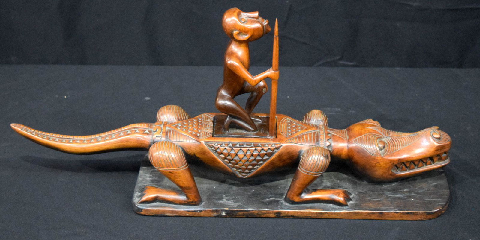 A RARE EARLY 20TH CENTURY INDONESIAN CARVED TRIBAL (1 of 6)