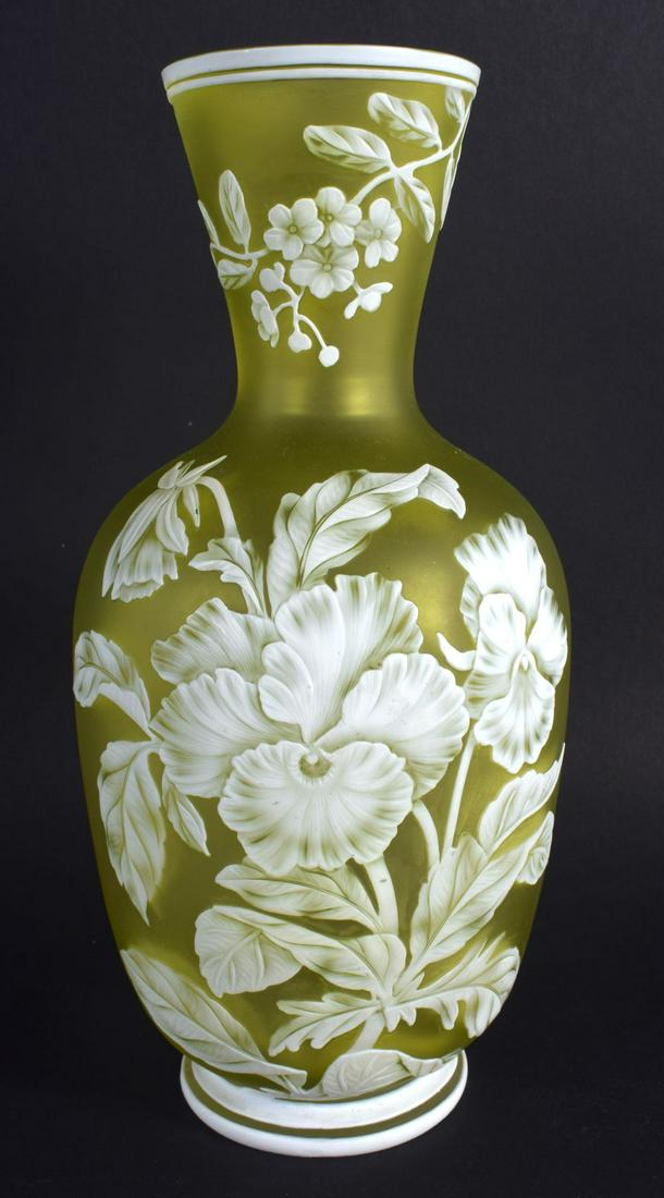 A LATE 19TH CENTURY CAMEO GLASS ENAMELLED VASE: A LATE 19TH CENTURY CAMEO GLASS ENAMELLED VASE Attributed to Thomas Webb, decorated with pansies. 21 cm high.