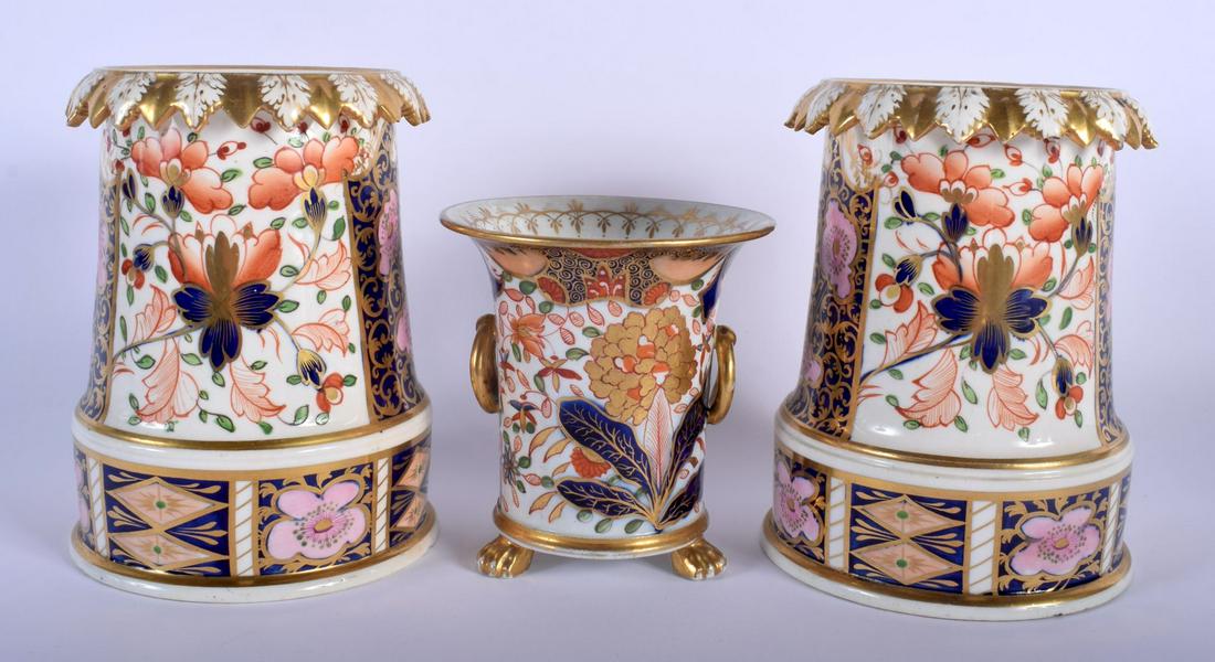 A PAIR OF EARLY 19TH CENTURY DERBY IMARI PORCELAIN (1 of 4)