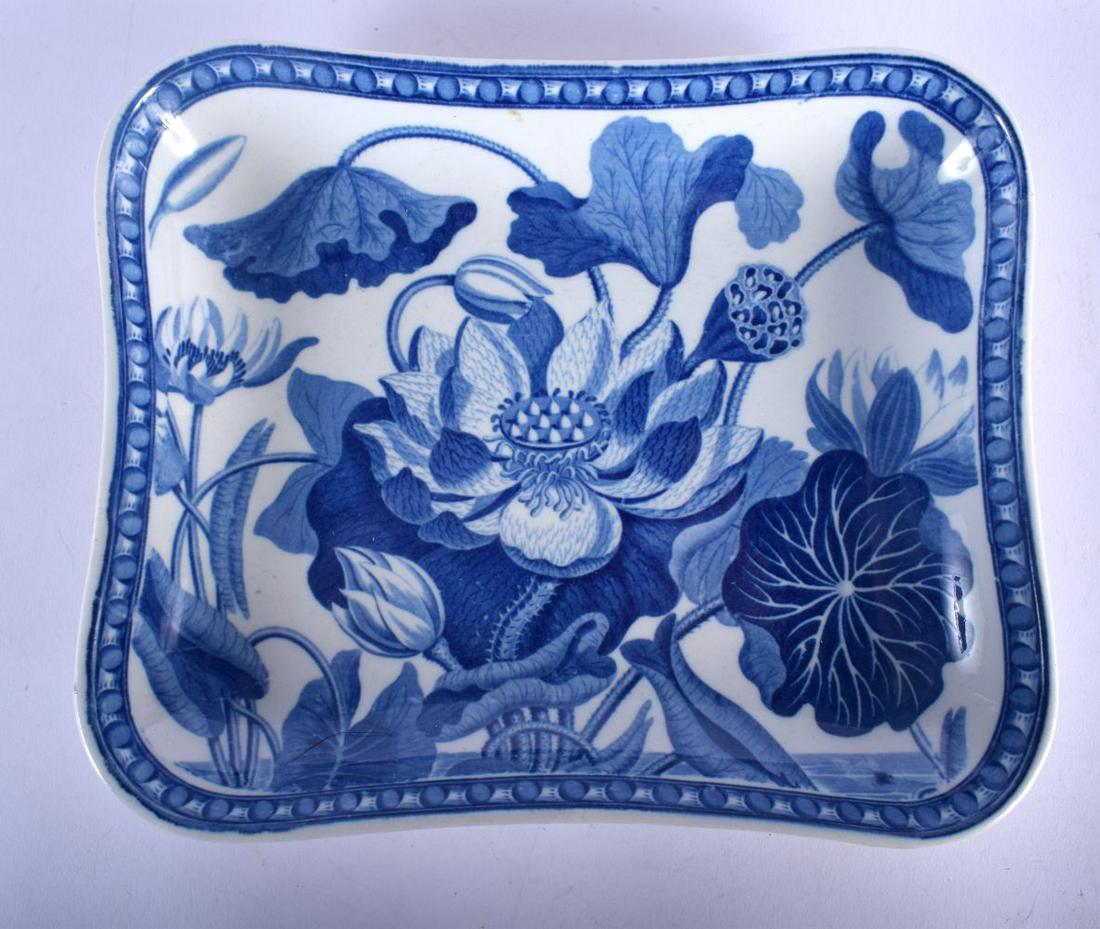 AN ANTIQUE WEDGWOOD PEARLWARE BLUE AND WHITE WATERLILY (1 of 2)