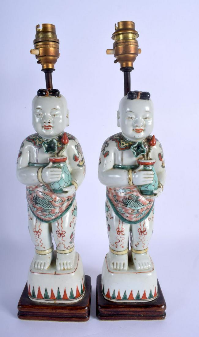 A RARE PAIR OF 18TH CENTURY CHINESE FAMILLE VERTE: A RARE PAIR OF 18TH CENTURY CHINESE FAMILLE VERTE PORCELAIN FIGURES Qing, modelled as the Hehe Erxian twins. Figure 26 cm x 7 cm.