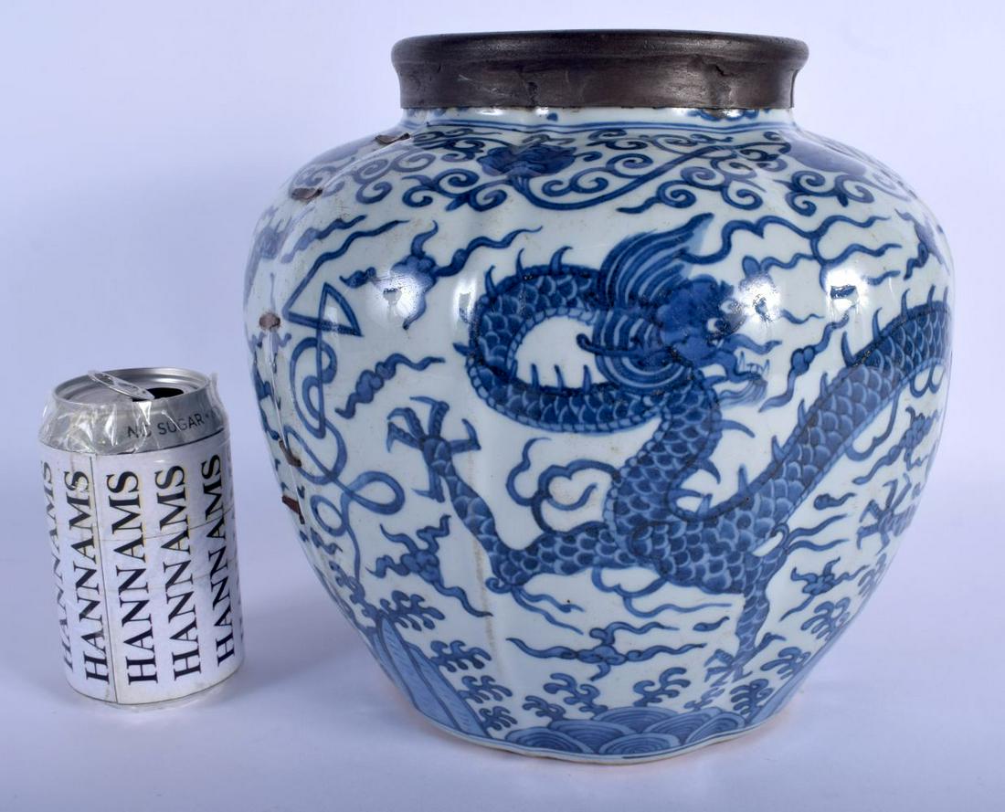 A CHINESE QING DYNASTY BLUE AND WHITE LOBED PORCELAIN (1 of 4)