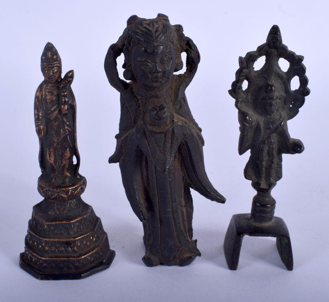 A 17TH/18TH CENTURY CHINESE BRONZE FIGURE OF A (1 of 3)