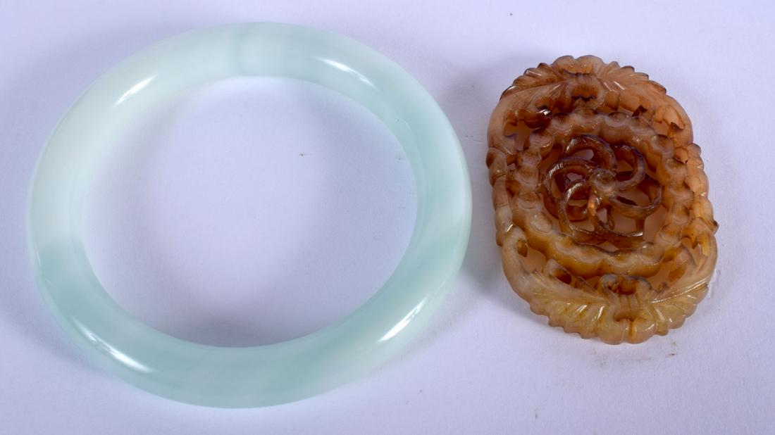 A 19TH CENTURY CHINESE CARVED JADE OPEN WORK TABLET: A 19TH CENTURY CHINESE CARVED JADE OPEN WORK TABLET together with a Chinese bangle. Largest 6.75 cm wide. (2)