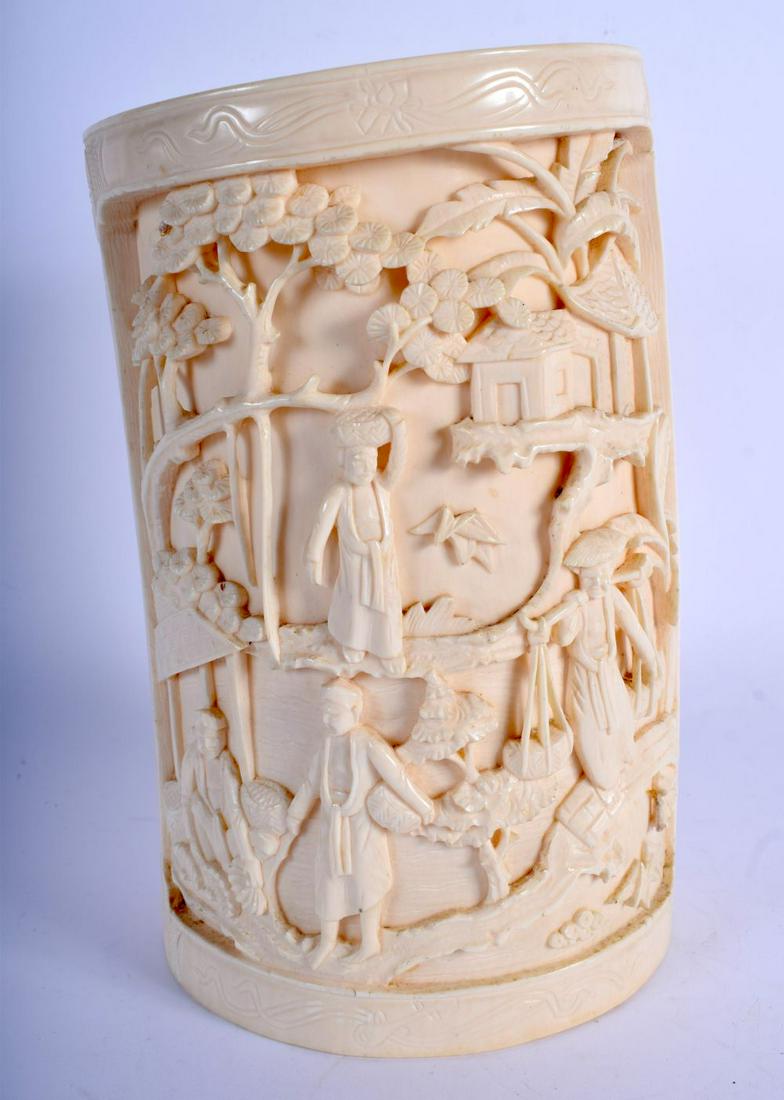 AN EARLY 20TH CENTURY CHINESE CARVED BONE TUSK VASE: AN EARLY 20TH CENTURY CHINESE CARVED BONE TUSK VASE Late Qing, decorated with figures. 20 cm x 12 cm.