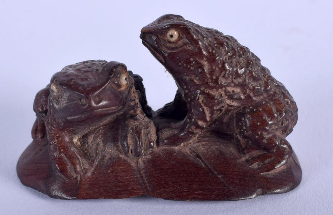 A JAPANESE BOXWOOD DOUBLE TOAD NETSUKE. 4 cm x 3 cm. (1 of 3)