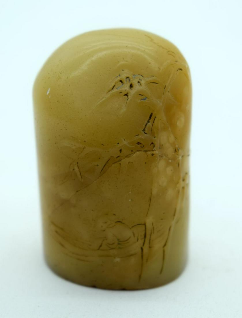 AN EARLY 20TH CENTURY CHINESE CARVED JADE SEAL Late (1 of 3)