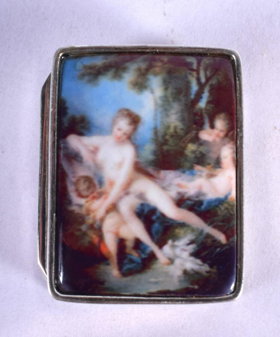 A SILVER LADY PILL BOX. 21 grams. 3 cm x 2.5 cm.: A SILVER LADY PILL BOX. 21 grams. 3 cm x 2.5 cm.