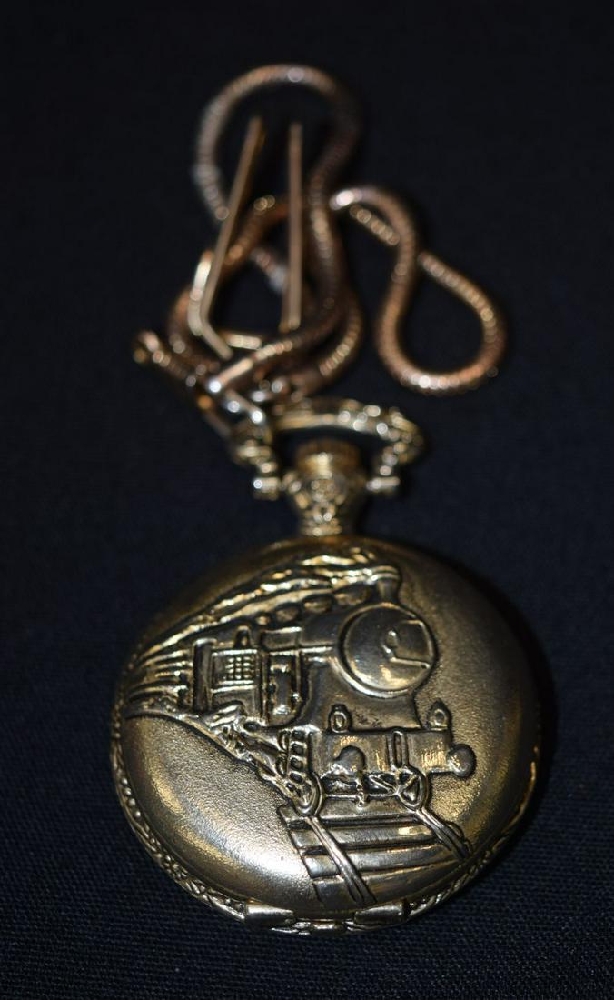 A NOVELTY LOCOMOTIVE POCKET WATCH on chain. 4.5 cm (1 of 3)