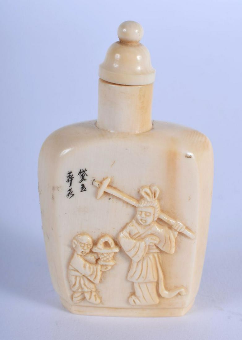 AN EARLY 20TH CENTURY CHINESE CARVED IVORY SNUFF BOTTLE (1 of 5)