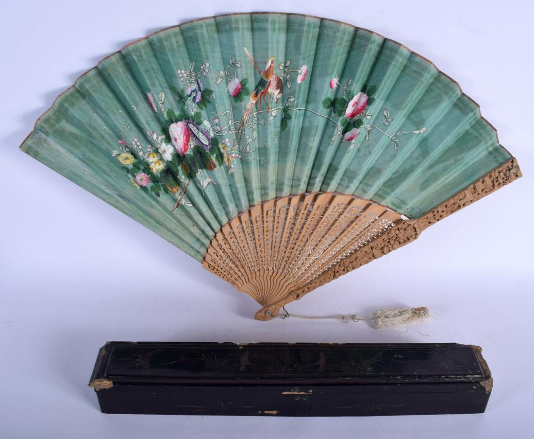 A LARGE 19TH CENTURY CHINESE CARVED SANDALWOOD FAN (1 of 10)