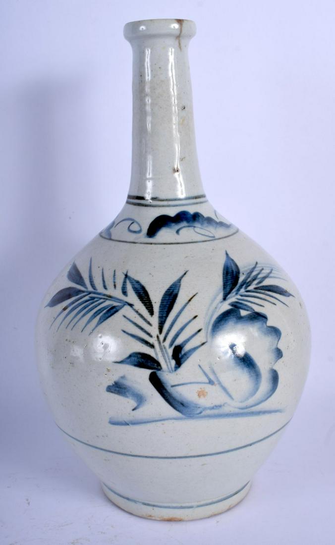 AN 18TH CENTURY KOREAN JAPANESE BLUE AND WHITE GUGLET (1 of 3)