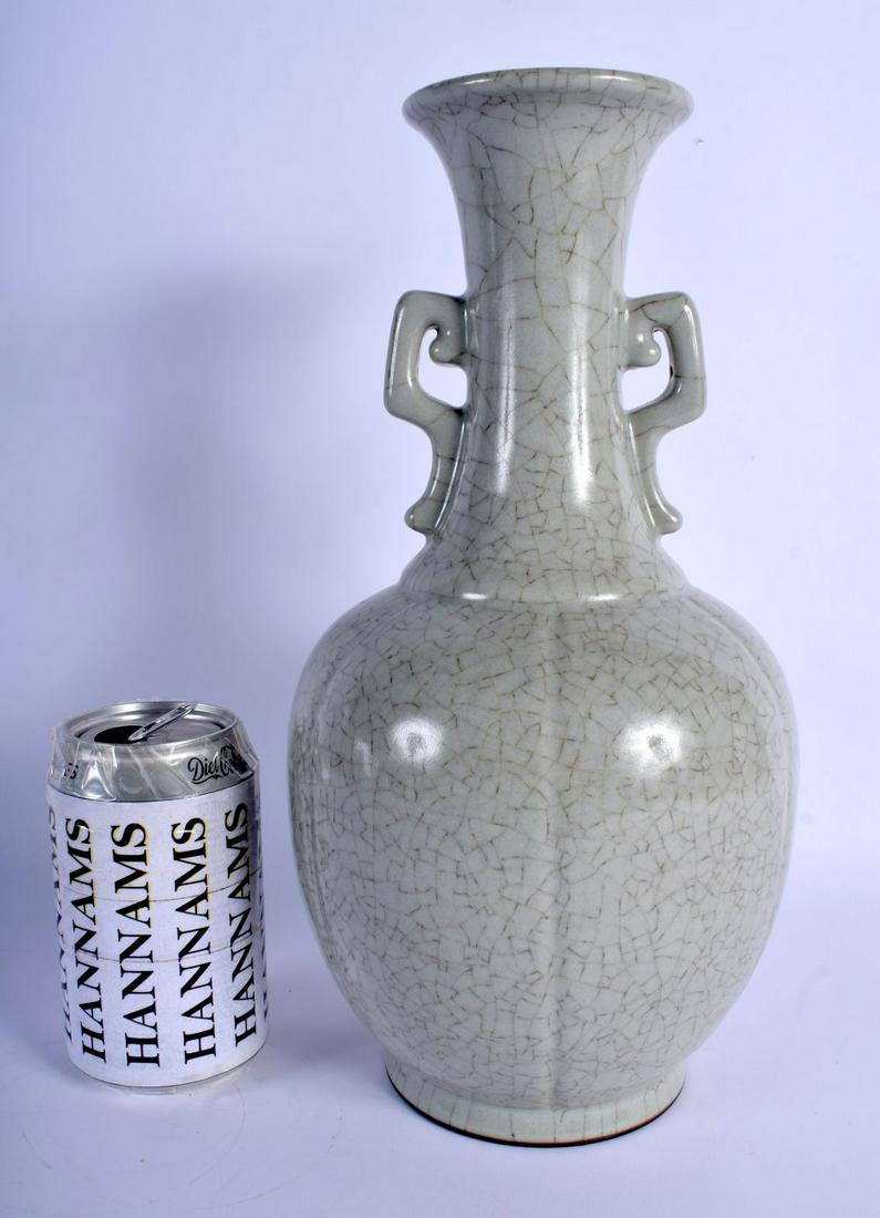 A CHINESE TWIN HANDLED GE TYPE CELADON VASE 20th (1 of 5)