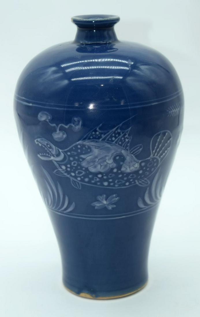 A Chinese porcelain blue glazed Meiping vase decorated (1 of 4)