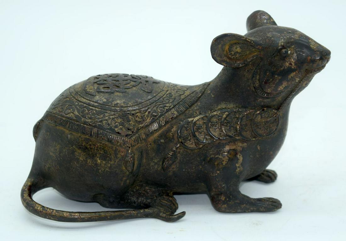 A Chinese bronze model of a rat 11 x 20cm. (1 of 4)