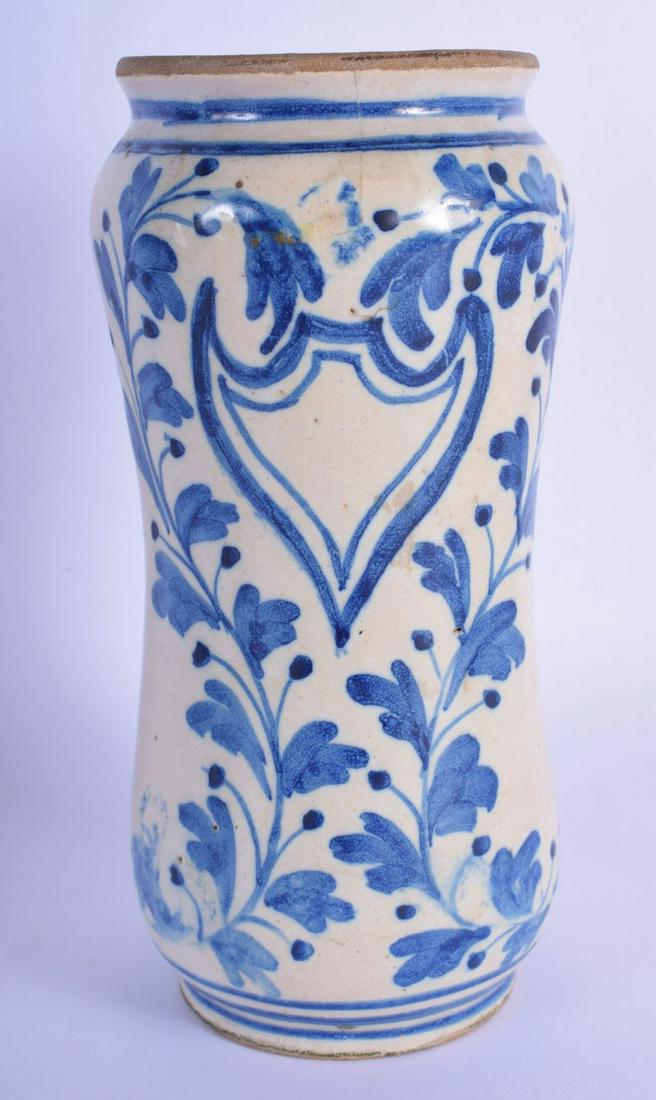 A 17TH/18TH CENTURY ITALIAN TIN GLAZED POTTERY (1 of 3)