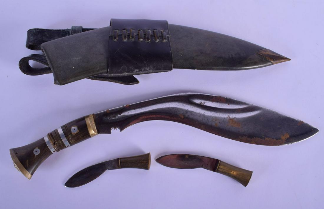 AN EARLY 20TH CENTURY CONTINENTAL CARVED RHINOCEROS (1 of 3)