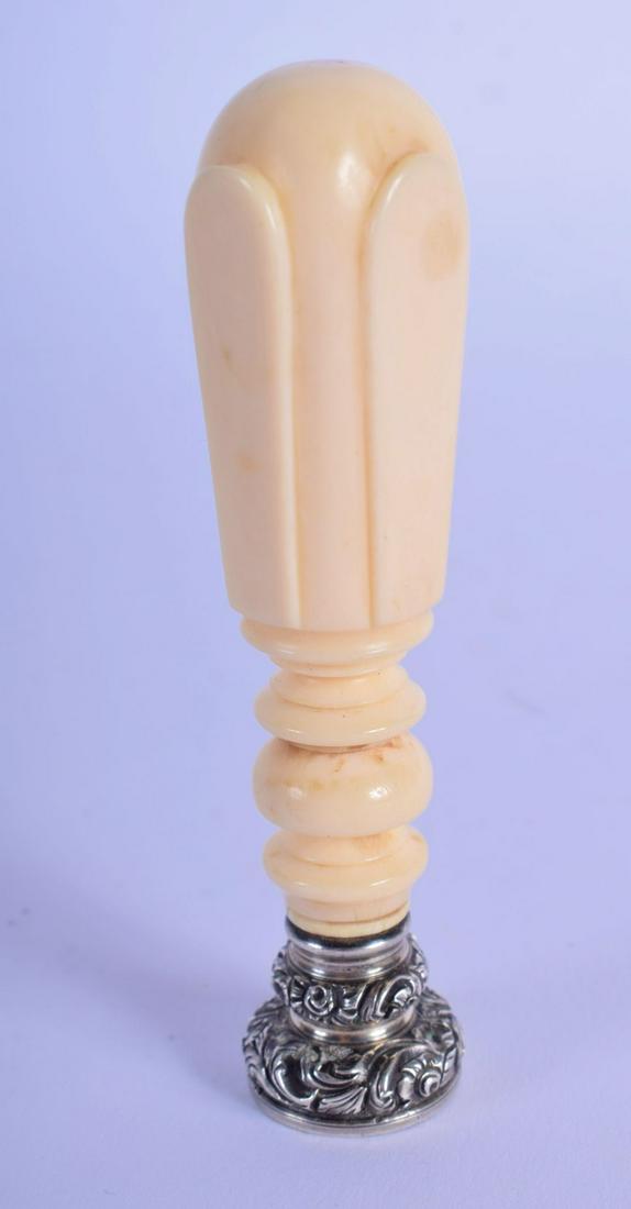 AN ANTIQUE CARVED IVORY AND BLOODSTONE SEAL. 8.5 cm (1 of 3)