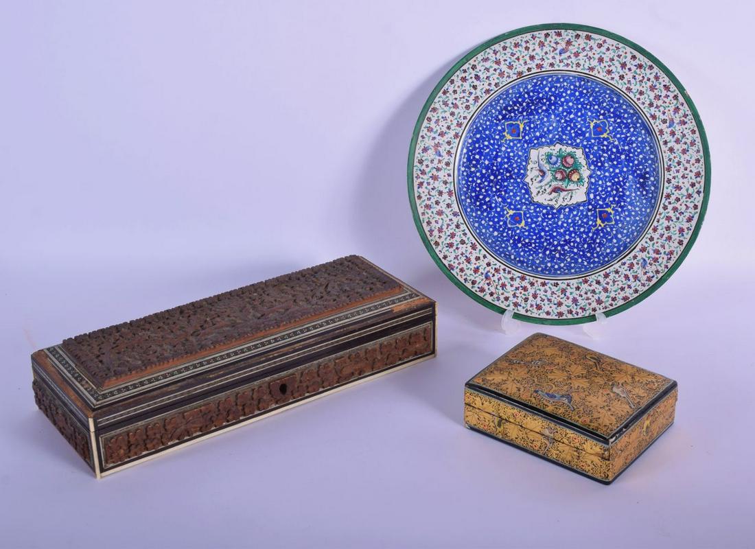 A 19TH CENTURY ANGLO INDIAN IVORY AND SANDALWOOD CASKET (1 of 5)