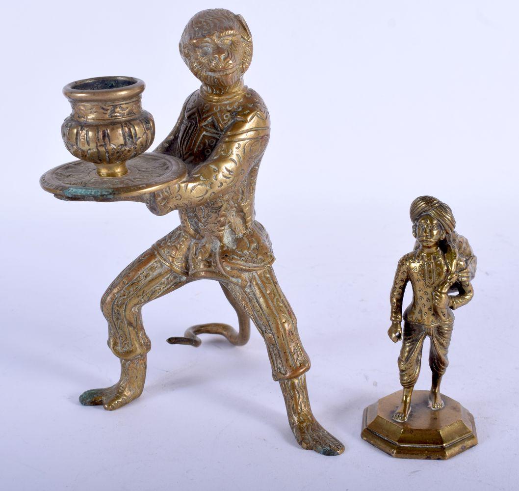 A 19TH CENTURY INDIAN BRONZE FIGURE OF A TRADESMAN (1 of 3)