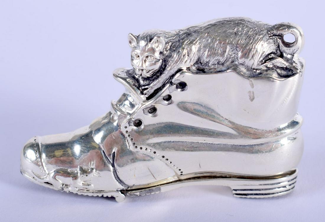 SILVER BOOT VESTA CASE WITH A CAT STALKING A MOUSE.: SILVER BOOT VESTA CASE WITH A CAT STALKING A MOUSE. 41g. 6.5cm x 4cm. Stamped 800