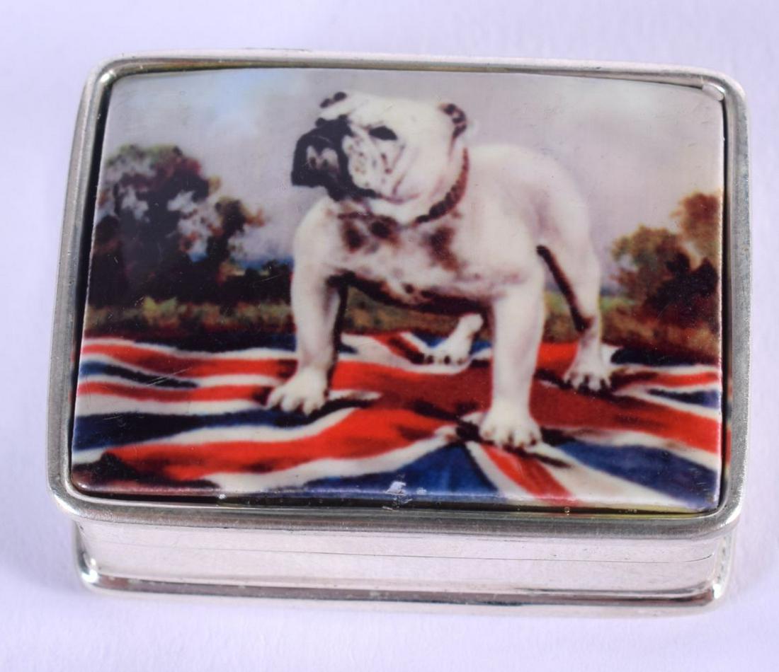 SILVER PILL BOX WITH A BRITISH BULLDOG.  20g.  3.2cm x (1 of 3)