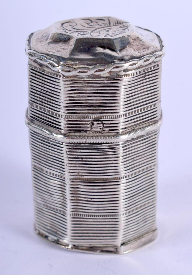 CONTINENTAL SILVER BOX AND COVER.  19g.  5.5cm x 3cm (1 of 5)