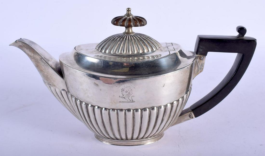 AN ANTIQUE SILVER TEAPOT. 252 grams. 21 cm x 12 cm. (1 of 5)