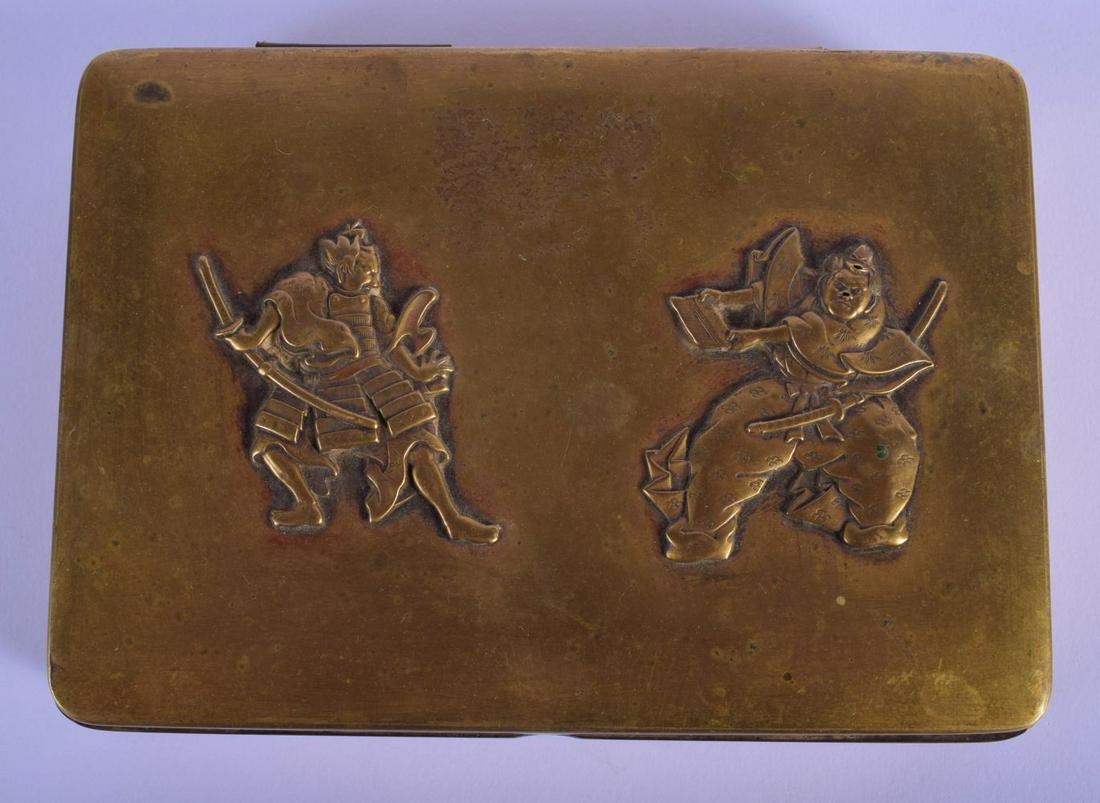 A LATE 19TH CENTURY JAPANESE MEIJI PERIOD BRASS TOBACCO: A LATE 19TH CENTURY JAPANESE MEIJI PERIOD BRASS TOBACCO BOX AND COVER decorated with two samurai. 13 cm x 9 cm.
