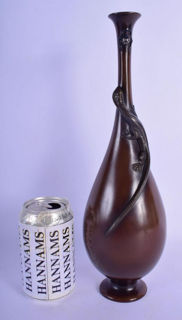 A 19TH CENTURY JAPANESE MEIJI PERIOD SLENDER BRONZE (1 of 4)