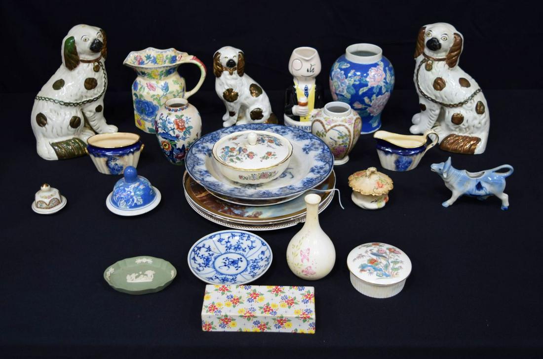 A large collection of English and Continental porcelain (1 of 16)