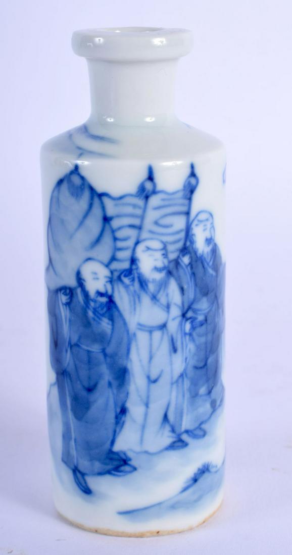 A 19TH CENTURY CHINESE BLUE AND WHITE PORCELAIN SNUFF (1 of 3)